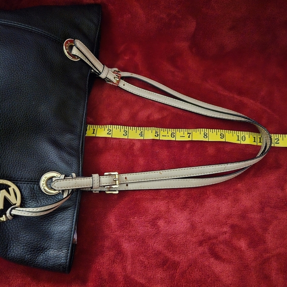 Michael Kors Jet Set Black Leather Tote - Picture 7 of 15